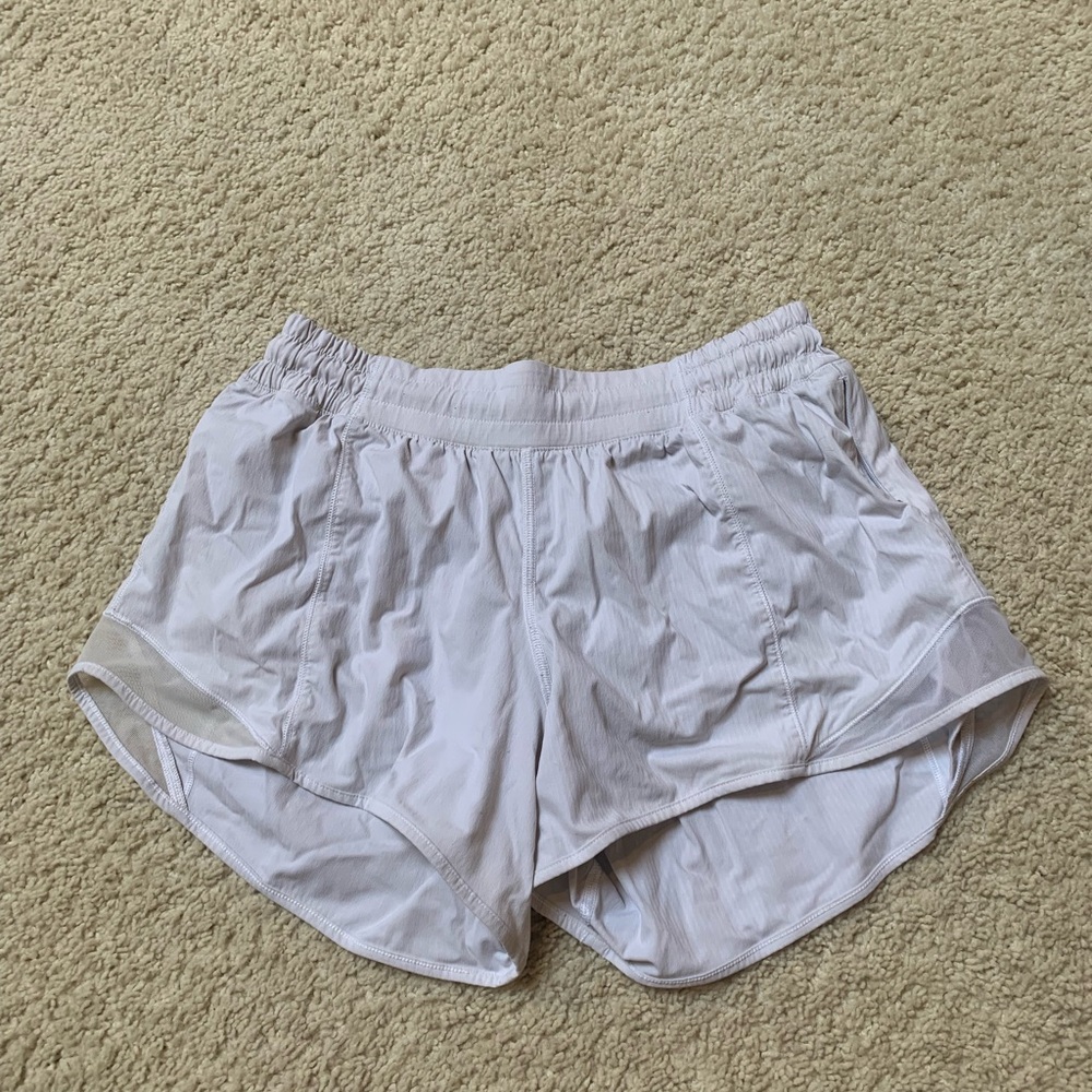Lululemon Hotty Hot 4” Low-rise shorts